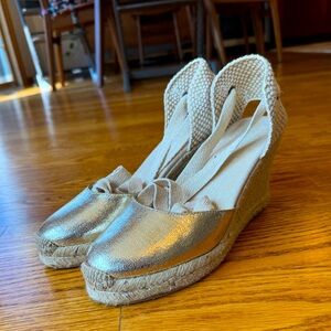 Soludos. Tall Wedge Gold Espadrilles. Size 7.